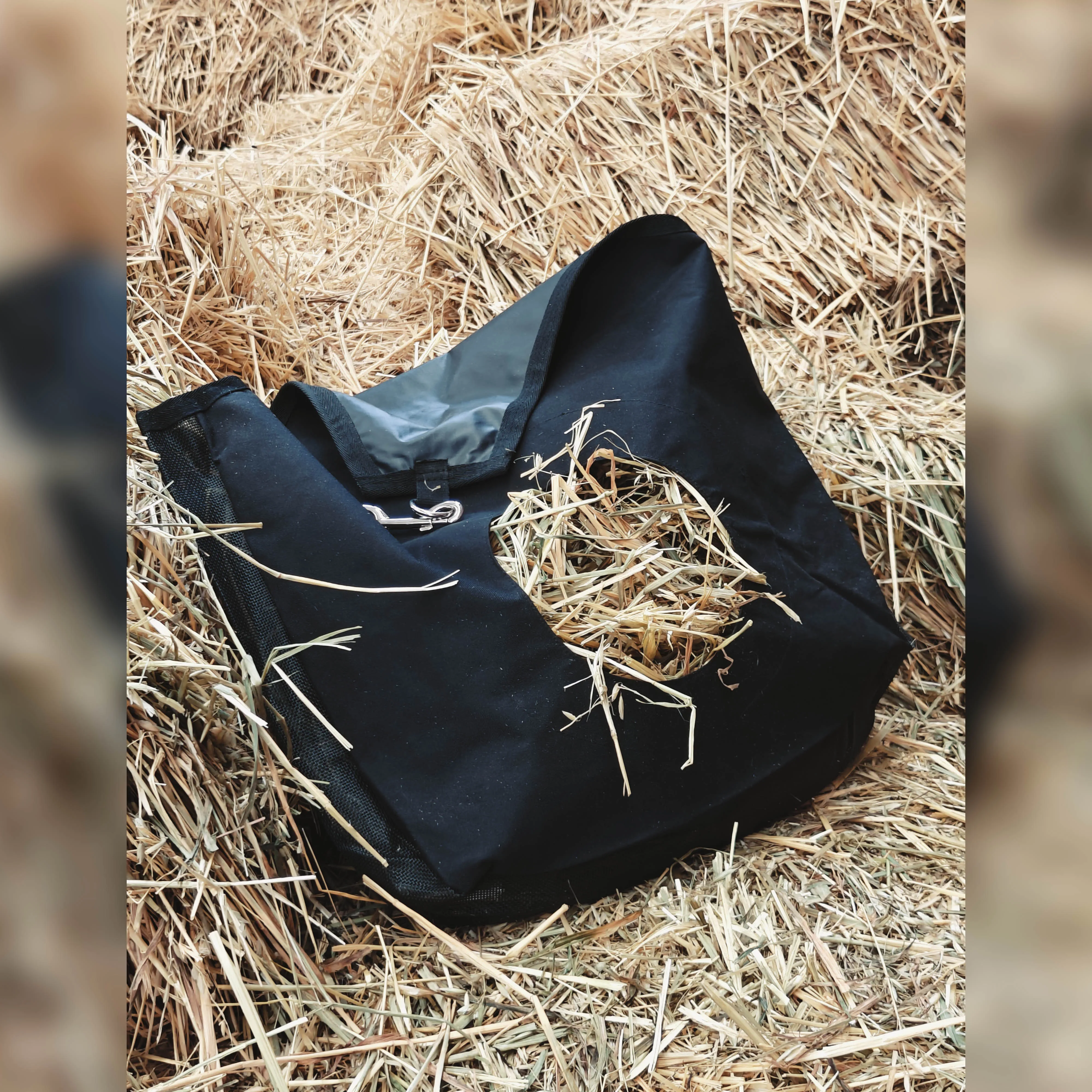 

cavassion riding horse sturdy feed bag for horses forgage packet feeding tools hung in the horse stable equestrian equipments