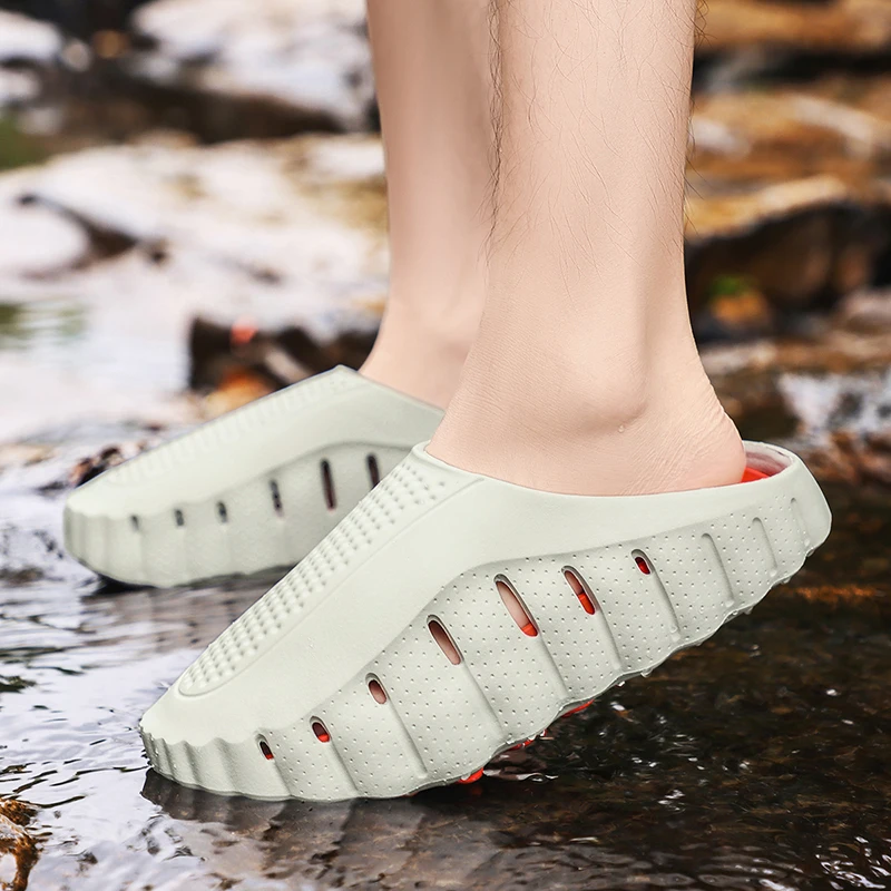 

A Pair of Men's New Summer Clogs, New Wear-Resistant, Non-Slip, Dual-Purpose, Cool Beach Shoes for Outdoor Wear, Driving, Soft-Soled, Comfortable Men's Shoes