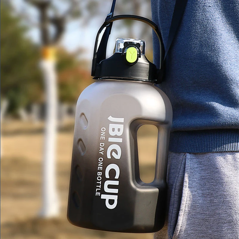 Botella agua gran capacidad con asa para pesca deportiva - imagen 4