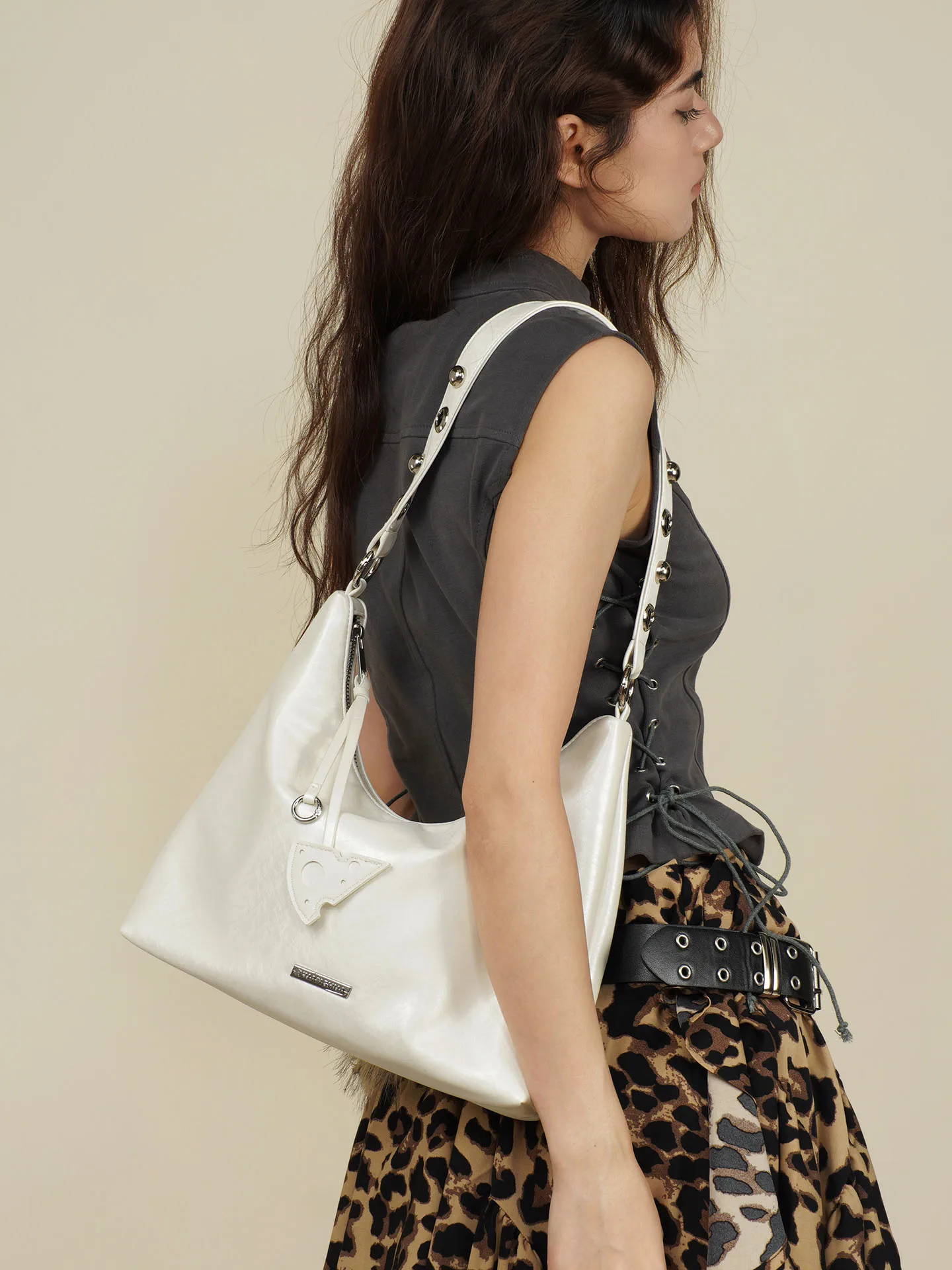 large-capacity-rivet-tote-bag-women's-casual-style-single-shoulder-crossbody-bag-fashionable-daily-use-white-color