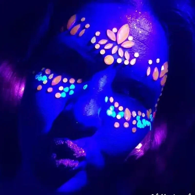 Adesivo per sopracciglia in cristallo luminoso EDM Adesivo per viso con diamante fantasma di Halloween Adesivi per viso luminoso con diamanti