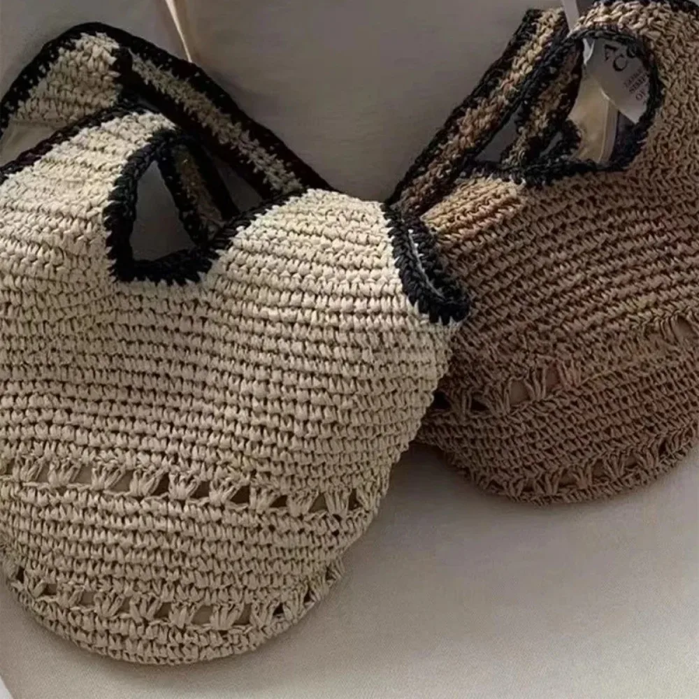 حقيبة يد منسوجة من القش لعام 2025 أنيقة ذات سعة كبيرة حقيبة كتف نسائية عصرية مصنوعة يدويًا حقيبة شاطئية للإجازات الراقية