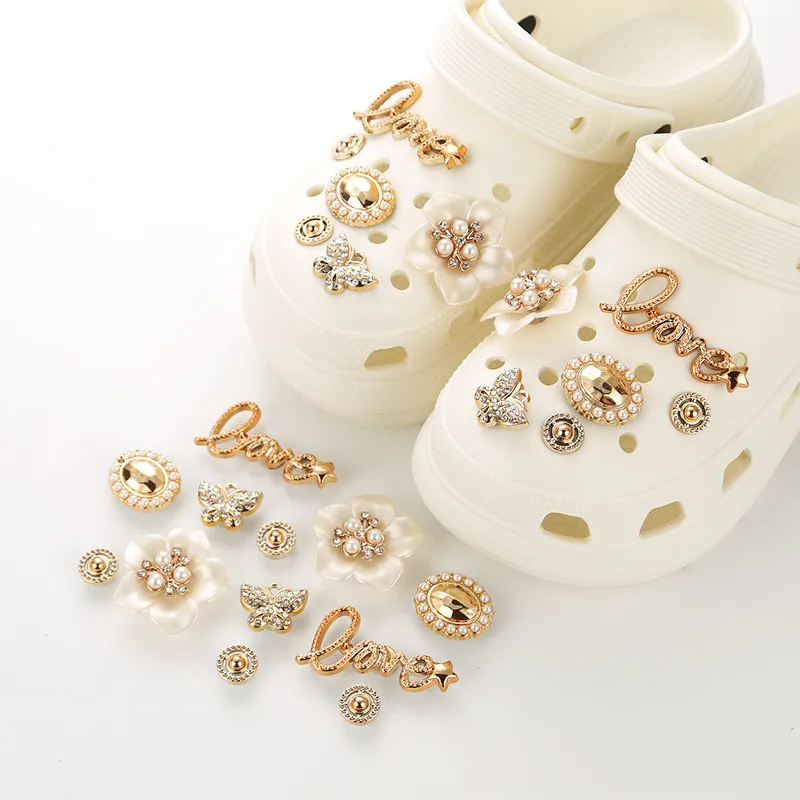 New Hot Diamond Love Set Hole Shoe Charms Decorations Pearl Butterfly Shoe Flower Shoes Buckle DIY 3D Hoe Shoe Accessories