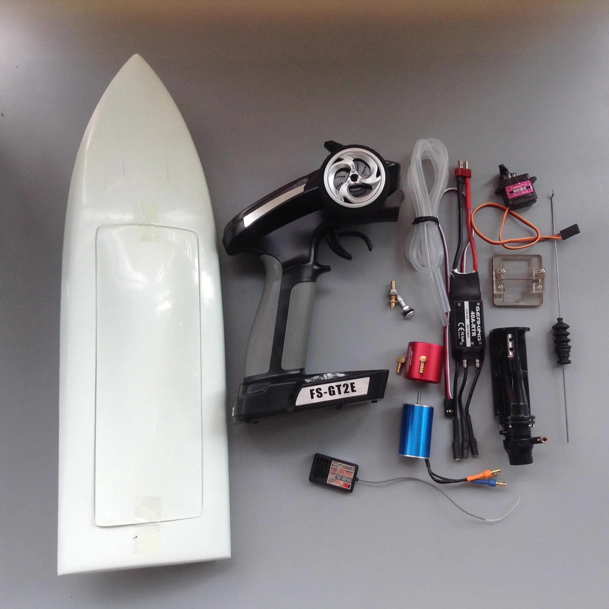 Zestaw akcesoriów do zdalnie sterowanego statku: silnik strumieniowy 40 cm, bezszczotkowy silnik 2440, dysza strumieniowa 15 mm, 2S 7.4V.