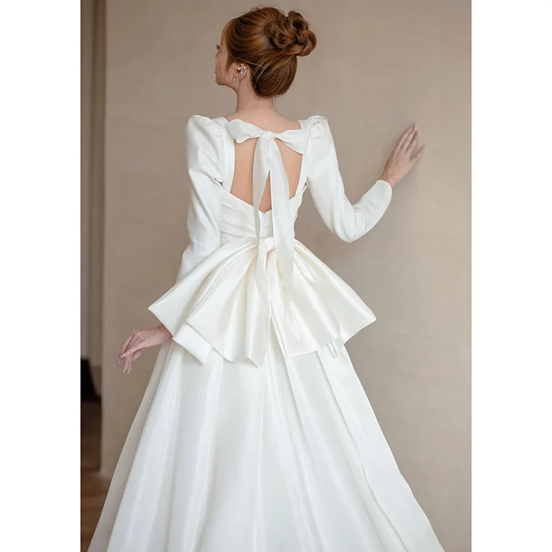 فستان زفاف خفيف من الساتان بأكمام طويلة، فستان زفاف عروس راقي على الطراز الفرنسي، أبيض بسيط، فستان خارجي أنيق على طراز هيبورن