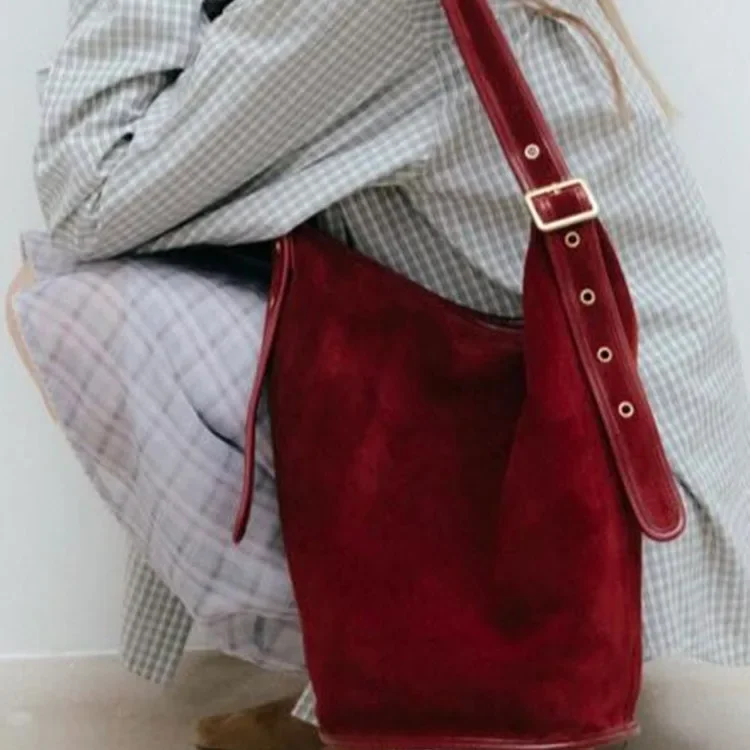 2024 autumn and winter new matte suede casual versatile belt bucket bag