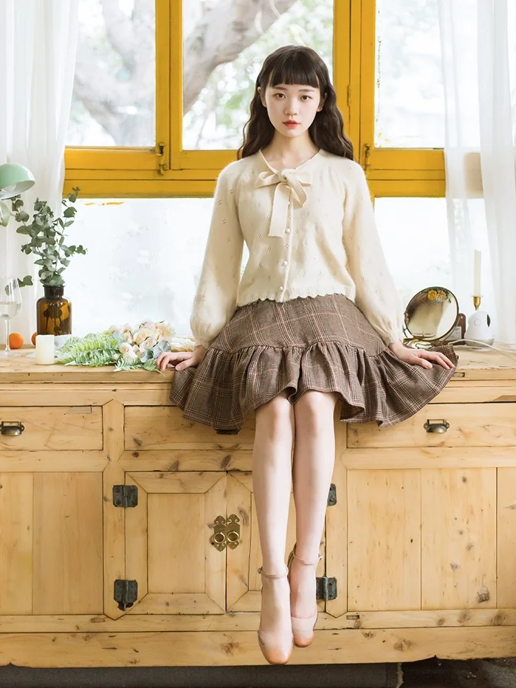

Miss Pig Spring New Retro Plaid Academy A-Line Flared Skirt with Lace Hem Slimming Wool Blend Short Skirt for Women