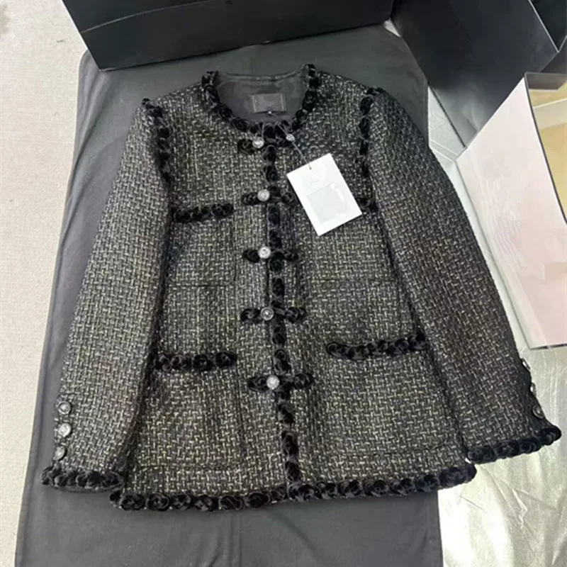 

New Winter 2025 styles of European and American women's clothing Long sleeves Black single-breasted buttons Tweed coat