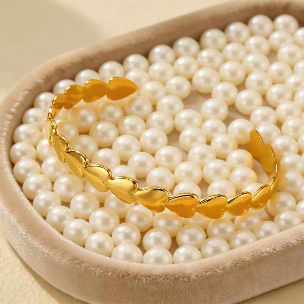 1 Piece of Fashionable and Simple Retro-Style Heart-Shaped Open Bracelet, Easy to Wear, Non-Fading, Hypoallergenic, Versatile Accessory for Daily Commuting, Preferred Gift for Valentine's Day and Birthday