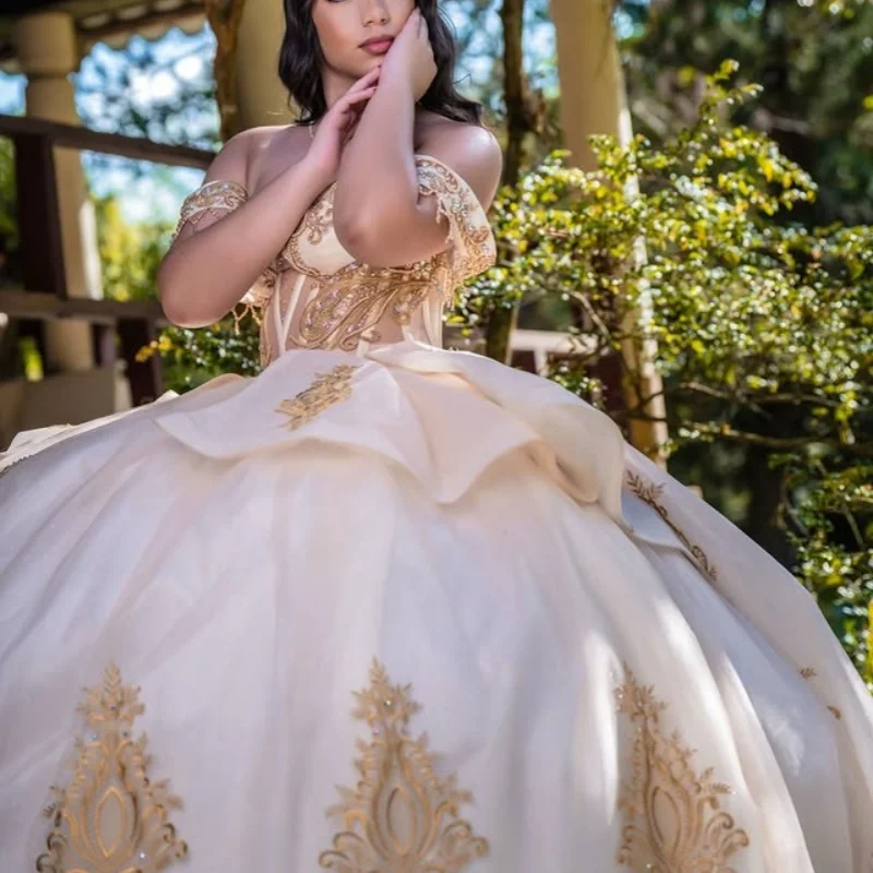 

Customized champagne color Quinceanera Dresses Off the Shoulder golden applique layering Long tail Vestido De 15 Quinceanera