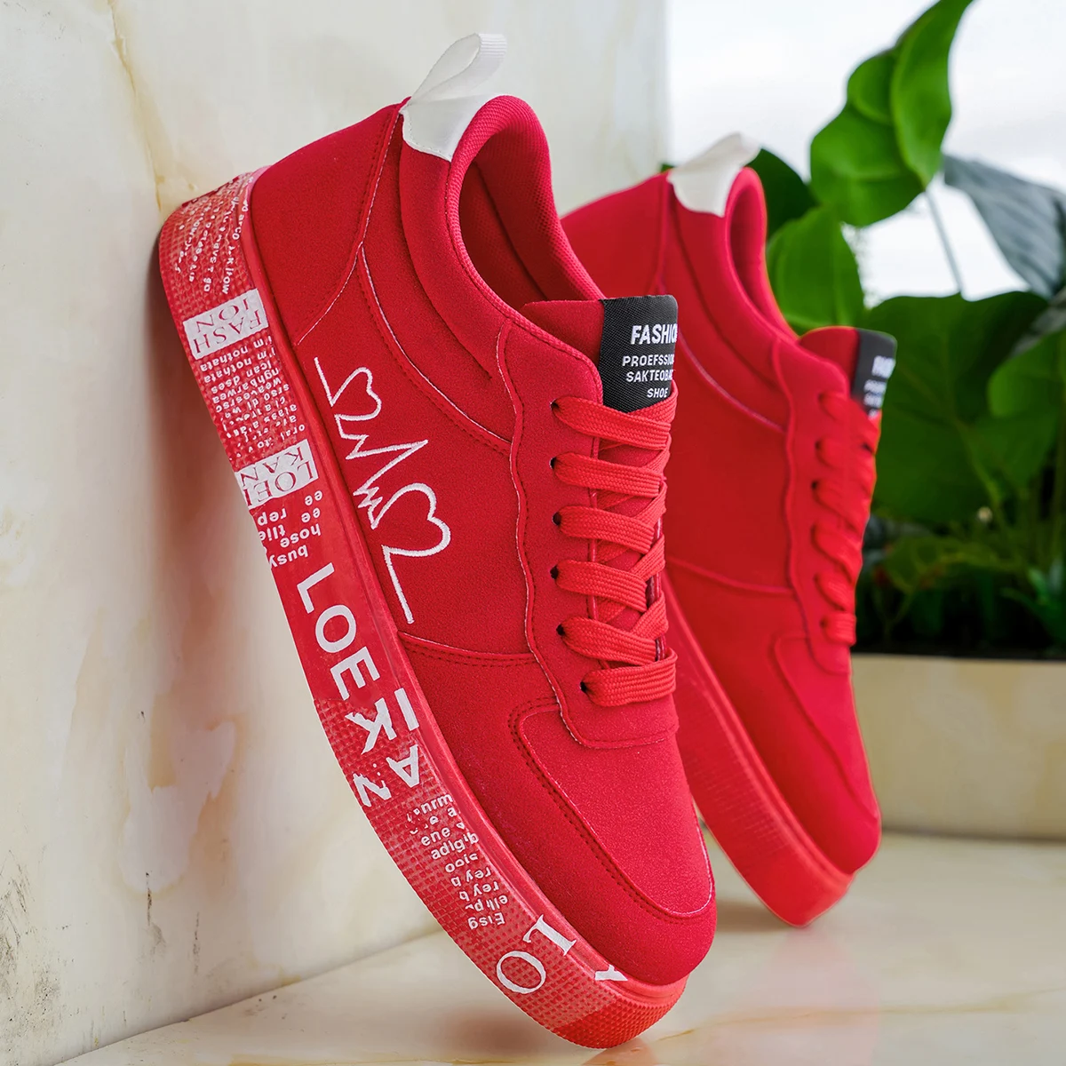 

Large Four Seasons Breathable Lightweight Trendy Men's Casual Sports Shoes Skateboarding Shoes