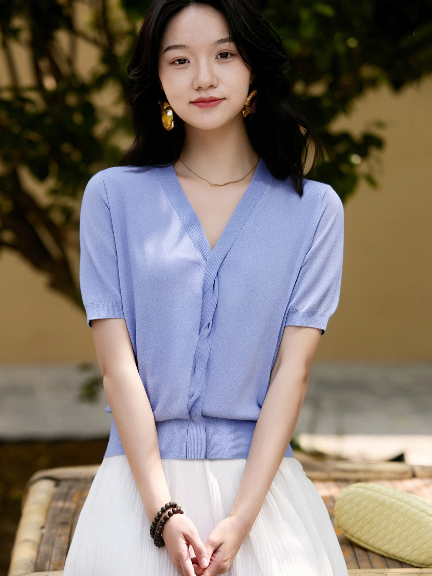 

Женский трикотажный топ Chivirin Summer 2026: облегающий крой, V-образный вырез, короткий рукав, ретро-колор-блок, комфортный, дышащий, повседневный