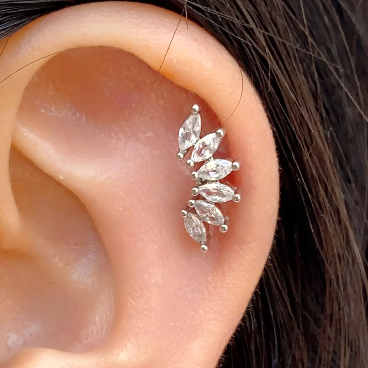 Pendientes de acero inoxidable para mujer, Piercing de hélice Tragus de hoja de flor, Mini cristal CZ, joyería fina de hueso de oreja para niñas, 1PC