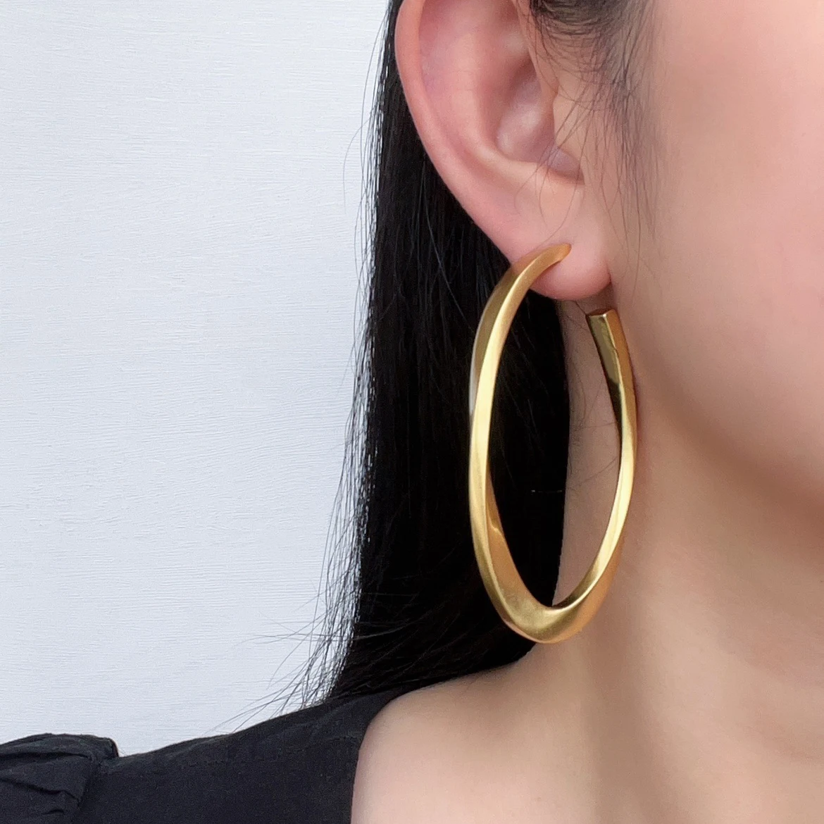 

Европейские популярные дизайнерские латунные позолоченные овальные матовые геометрические серьги женские брендовые ретро роскошные ювелирные изделия тренд