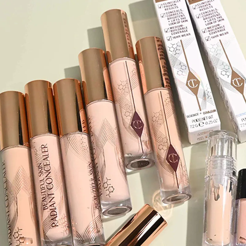 

Модный консилер от бренда Charlotte Tilbury Honey Brightening для лица, скрывающий пятна и темные круги под глазами.