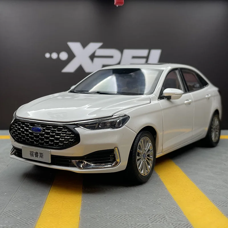

1:18 Ford ESCORT 2022 SUV Alloy Car Model Diecasts Metal Off-road Vehicles Car Model Simulation Collection Kids Gifts Decoration