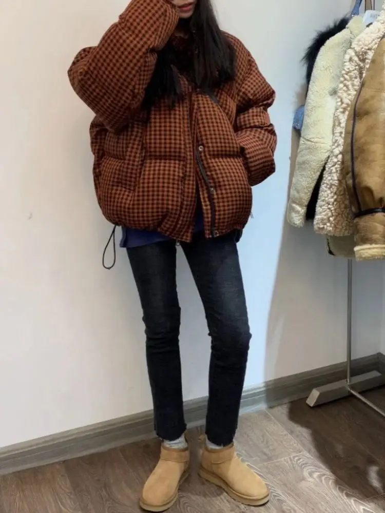 2024 Winter neue koreanische Stil lose dicke beliebte Parkas Jacke für Frauen Mode karierte kurze lässige warme Jacke für Frauen