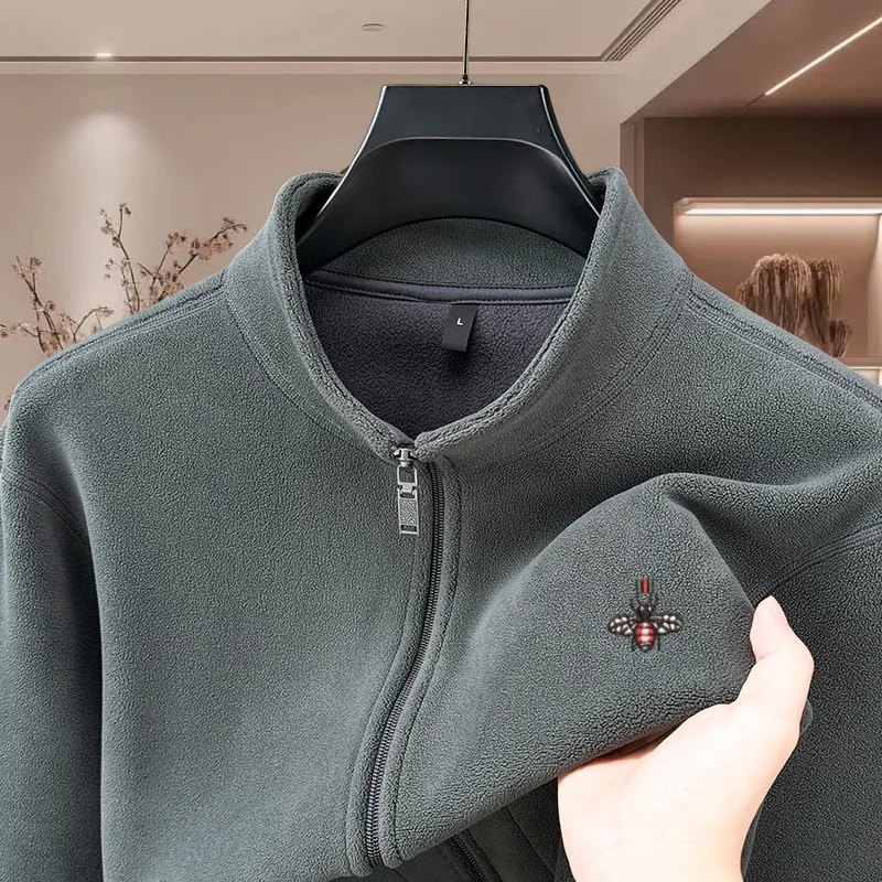 

Luxury brand autumn and winter new item Little Bee embroidery zipper cardigan men's high-quality velvet warm stand collar jacket
