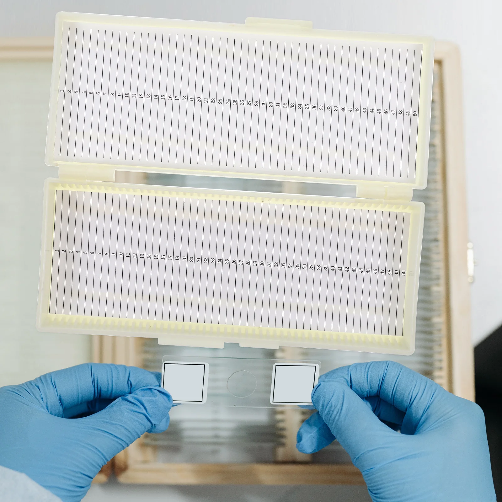 

Box Storage Microscope Slide Holder With Numbered Slots Top-Hinged Lid Secure Clasp For Laboratory Use Scientific Slide