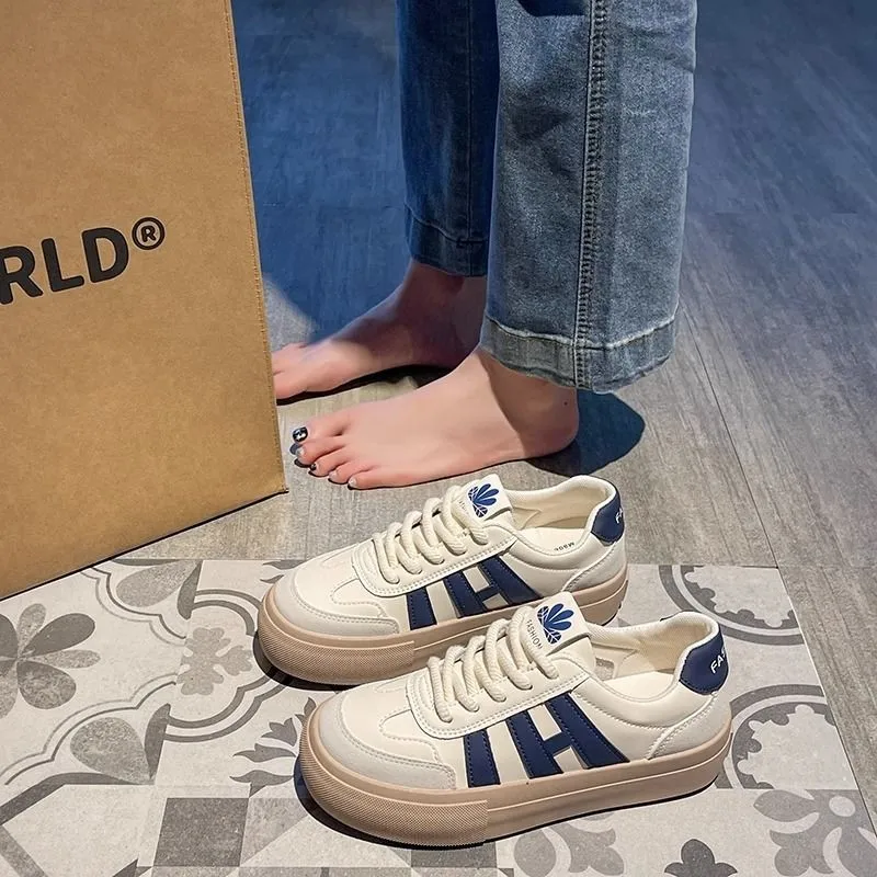 Women's Vulcanize Shoes Design Round Toe Lace Up Sports Casual Women's Sneaker Shoes Comfortable flat shoes zapatos de mujer