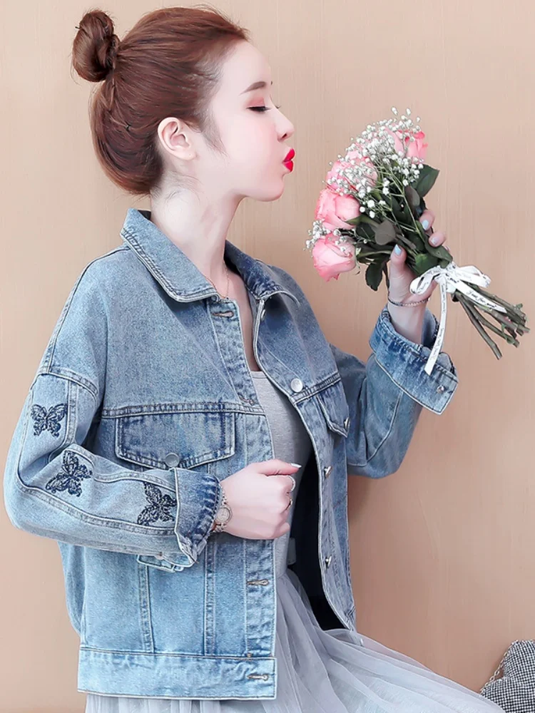 Jaqueta Jeans Fena Curta Primavera Outono Bordada Moda Ajustada Casual Confortável com Botões