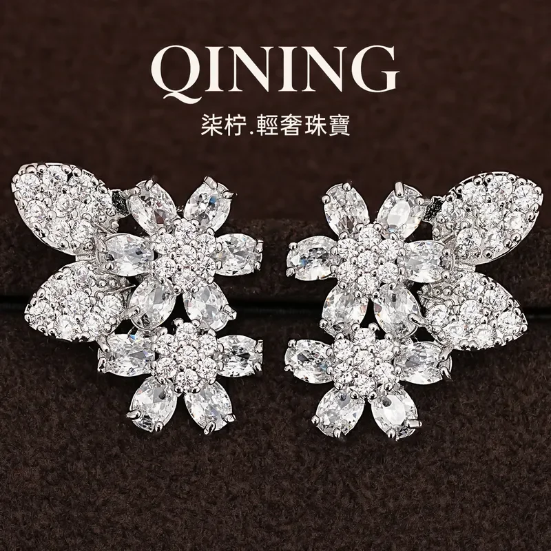 Flower shadow in the fog, full of diamond flower stud earrings, light luxury niche daily earrings, wedding bridal dress with