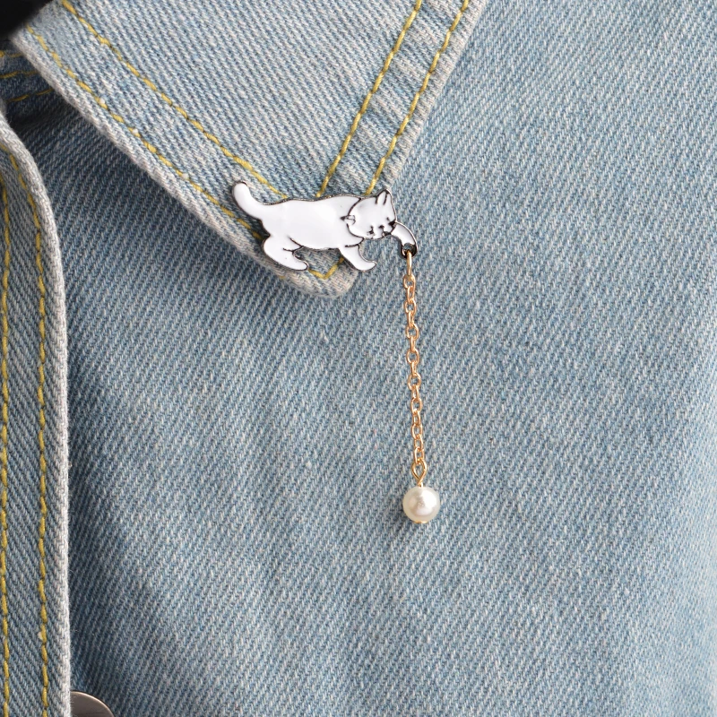 Cute Cartoon Cat Kitten Pearl Metal Brooch Pins with Chain DIY Button Pin Denim Jacket Pin Badge Jewelry Gift for Kids