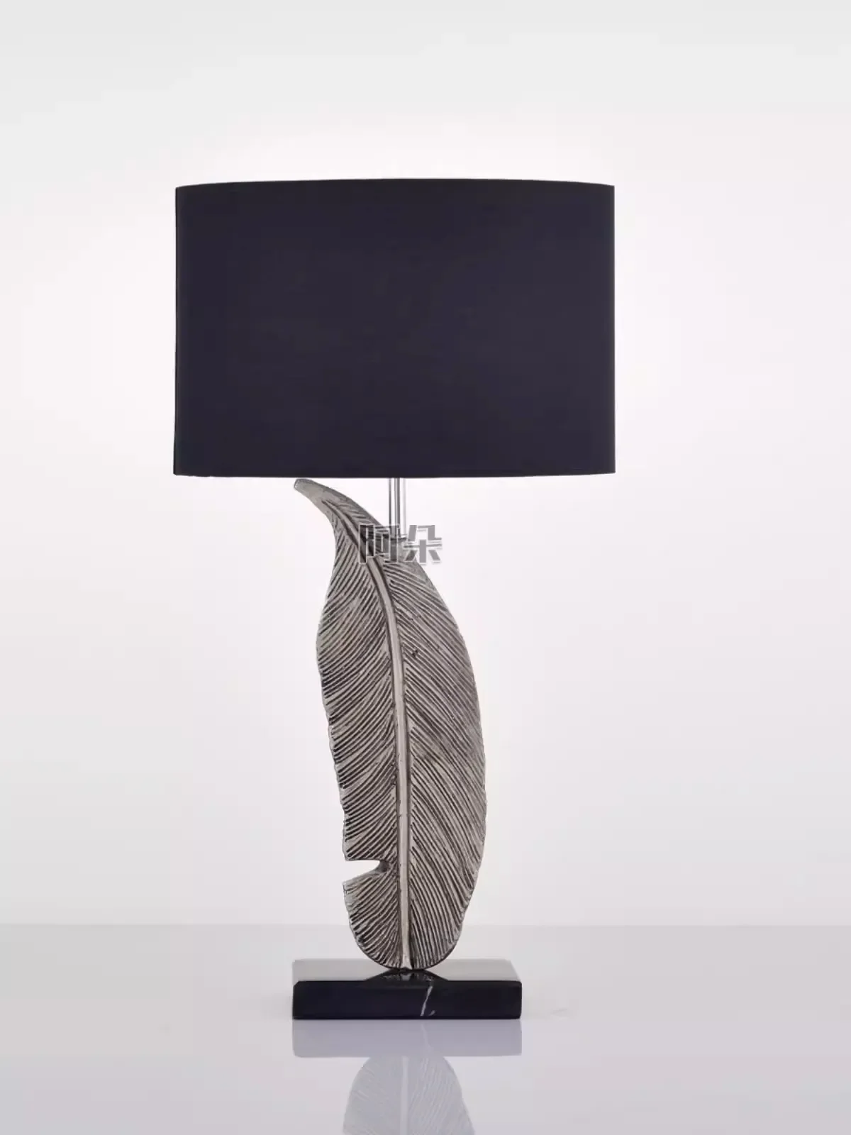 Bedroom bedside lamp creative, romantic, simple, modern, retro, personalized carved resin feather desk lamp