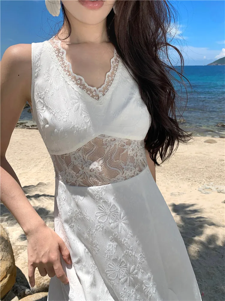 Robe longue blanche en dentelle transparente, Patchwork, Style vacances, col en V, dos creux, sans manches, fente haute, débardeur irrégulier, été