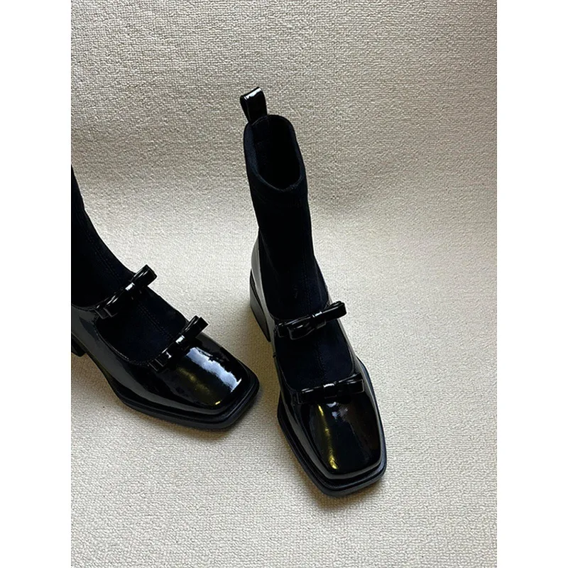 

Женские ботинки в французском стиле с квадратным бантом, лоскутным узором, эластичной отделкой, на толстом каблуке и с коротким голенищем.