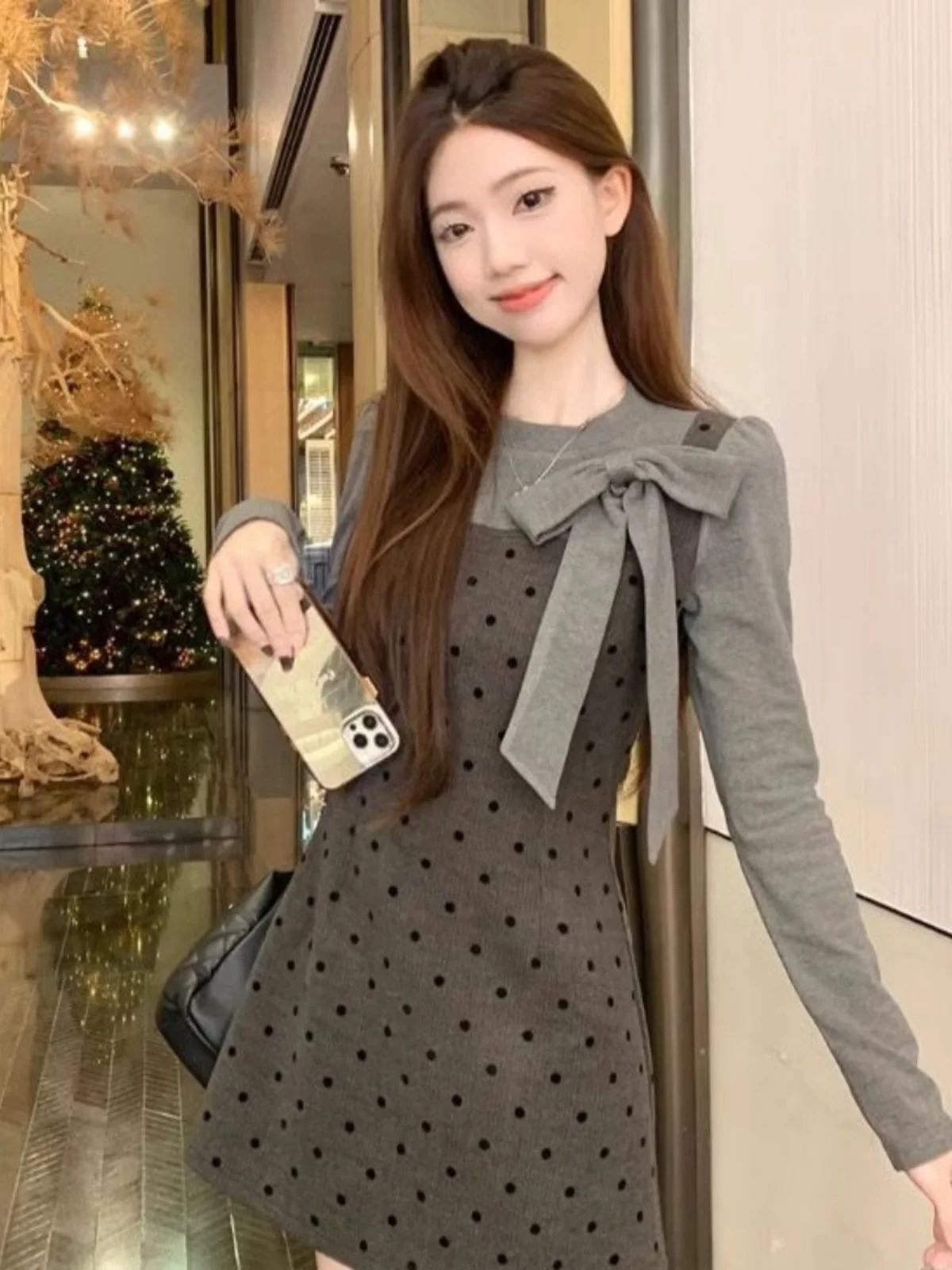 

Весенний новый модный комплект: женский костюм-двойка с юбкой в горошек и топом с узлом, для стильных девушек