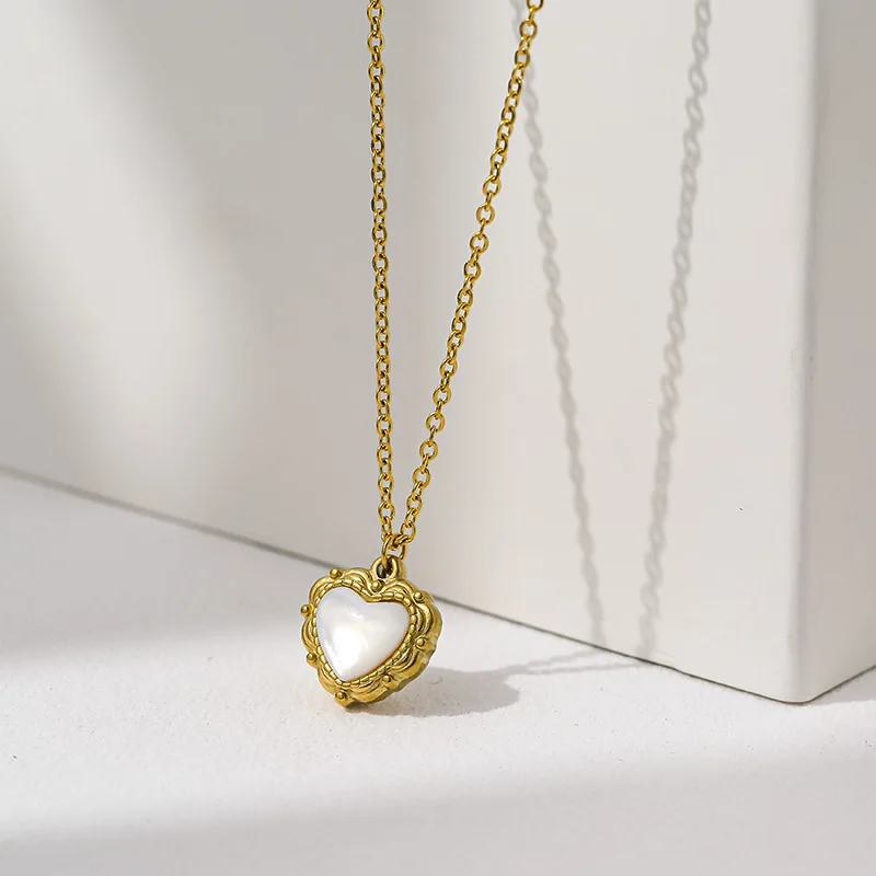 

Titanium Steel Heart shaped Fritillary Pendant Necklace For Women Girls New Fashion luxury Trend Jewelry Gifts