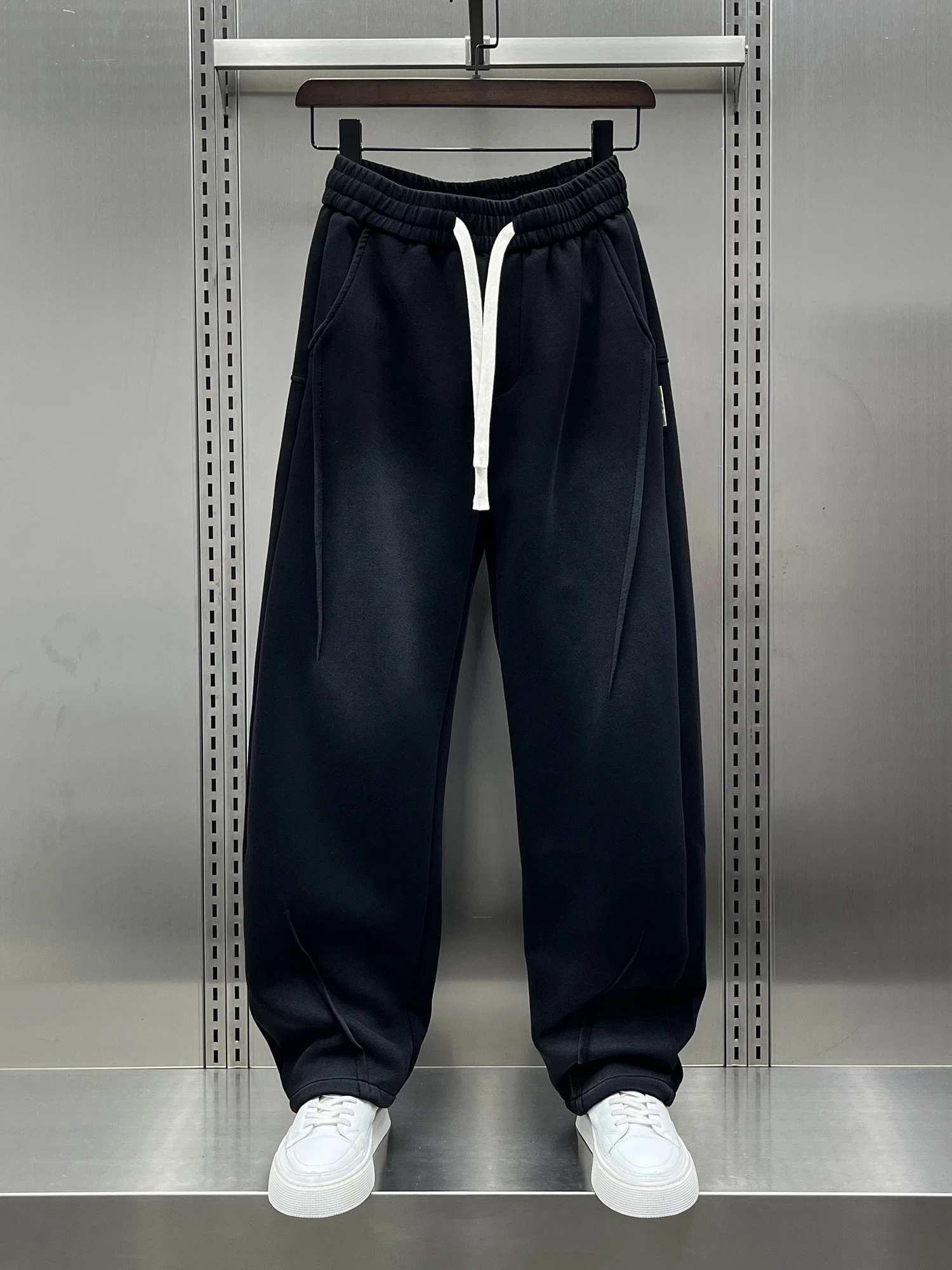 

Slimming Effect Straight Leg Sports Pants Men's Loose Versatile Casual Trousers Autumn 2025 Trendy Brand Design Sensation