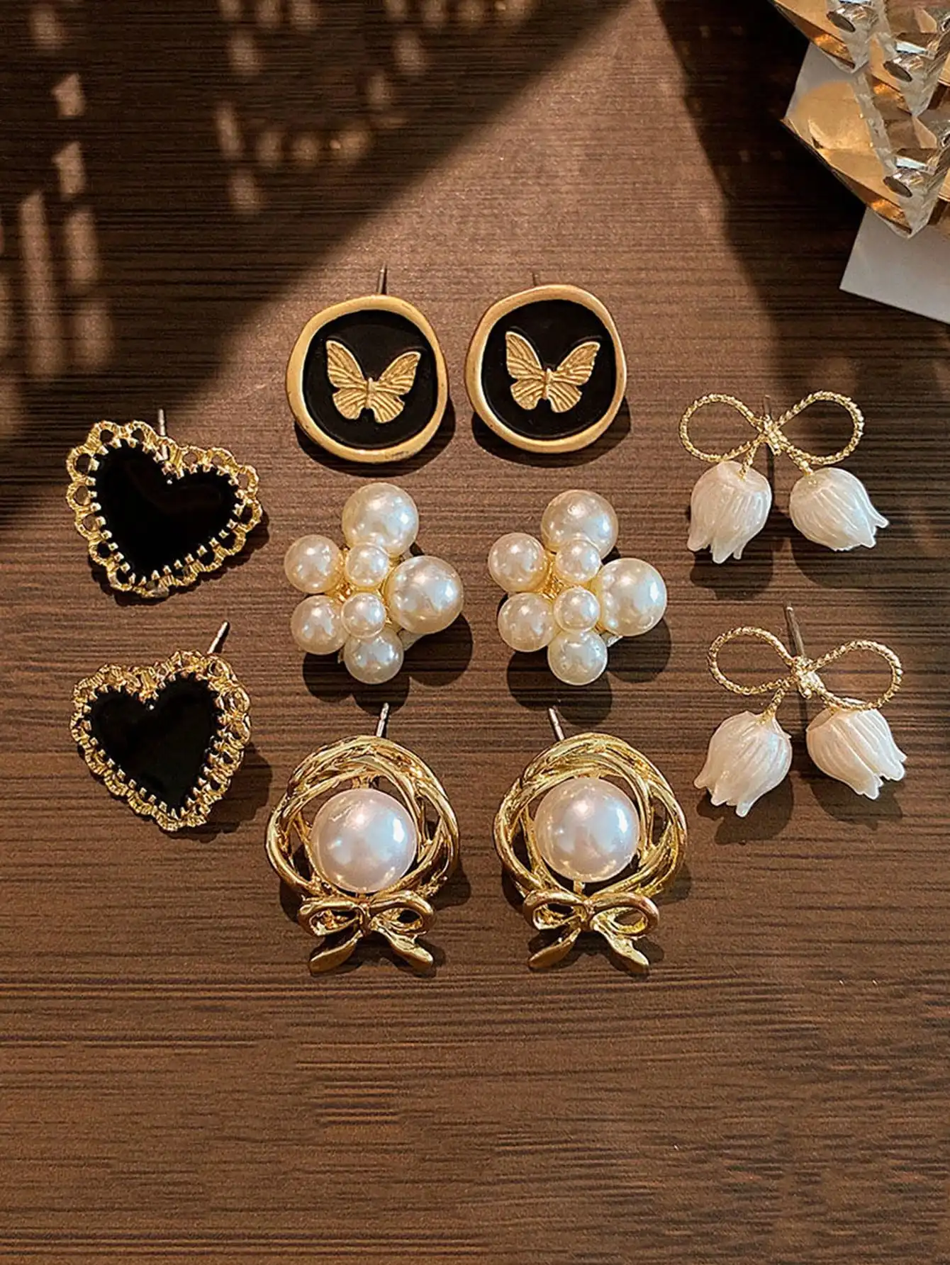 

5 Pairs Vintage Pearl & Butterfly Stud Earrings Set for Women, Elegant Fashion Jewelry for Daily & Holiday Wear