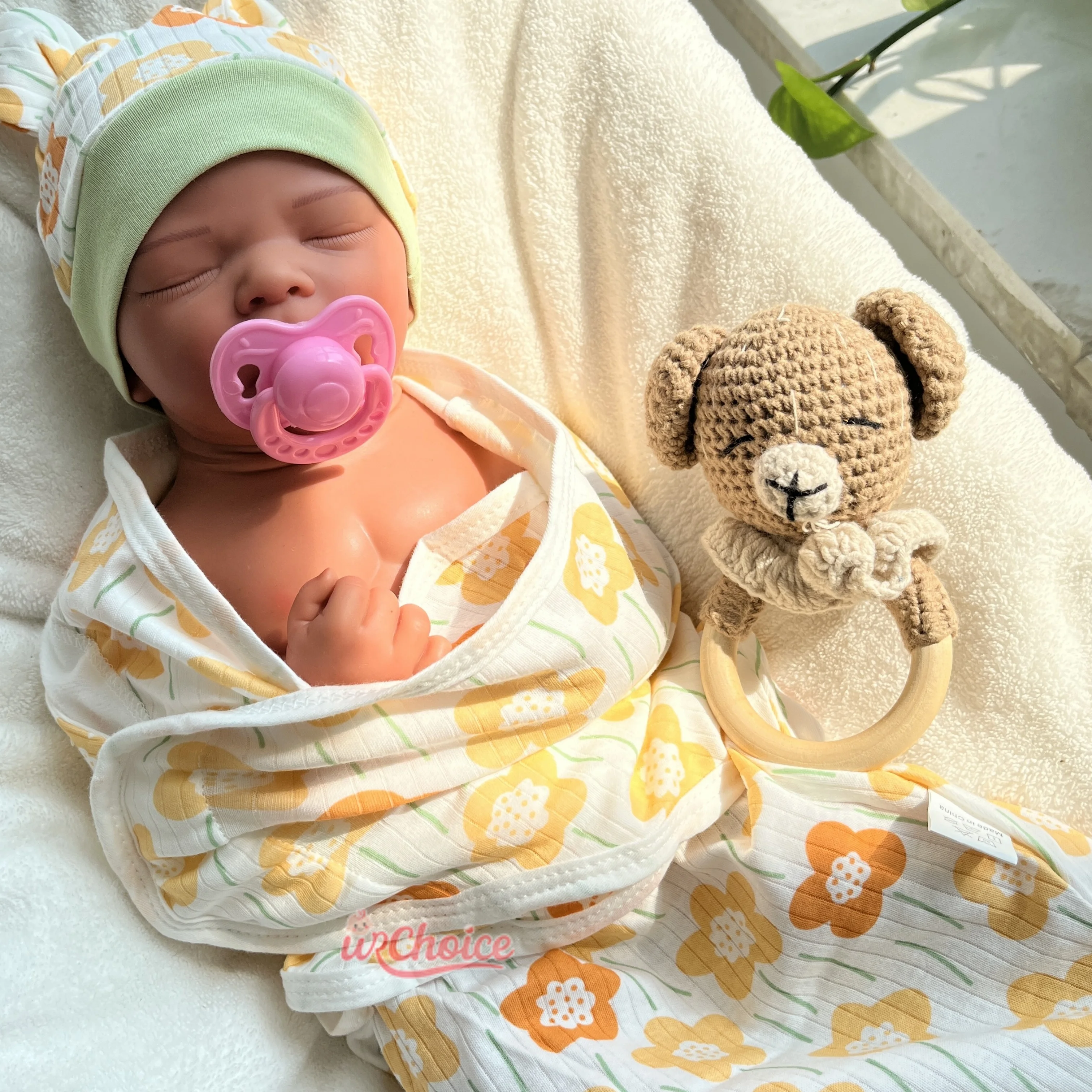 

Warm Skin 45cm Silicone Reborn Baby Girl with Pacifier Quiet Sleeping Doll for Depression & Loneliness Support Collection Toy