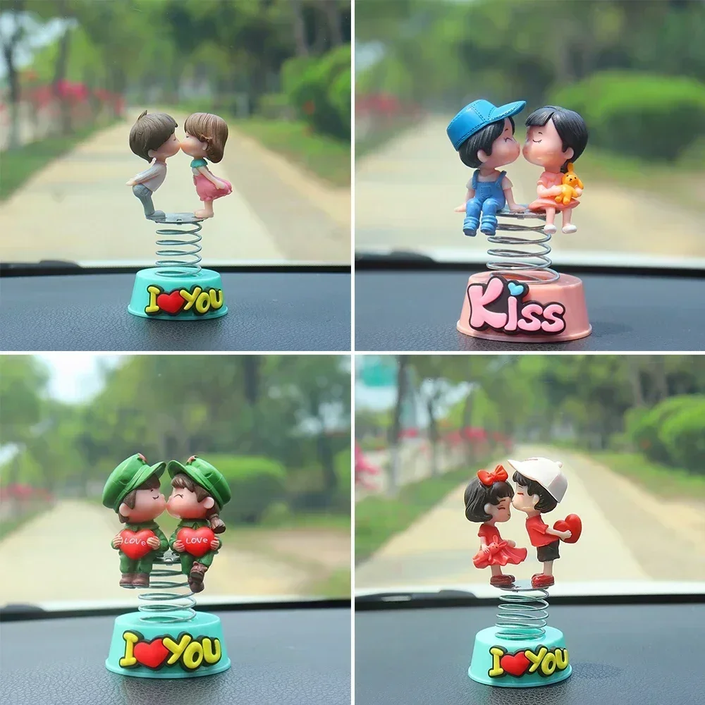 Anime Paare Für Auto Ornament Frühling Schütteln Kopf Puppe Auto Innen Dekoration Rosa Dashboard Figur Zubehör Geschenke – Detail 4