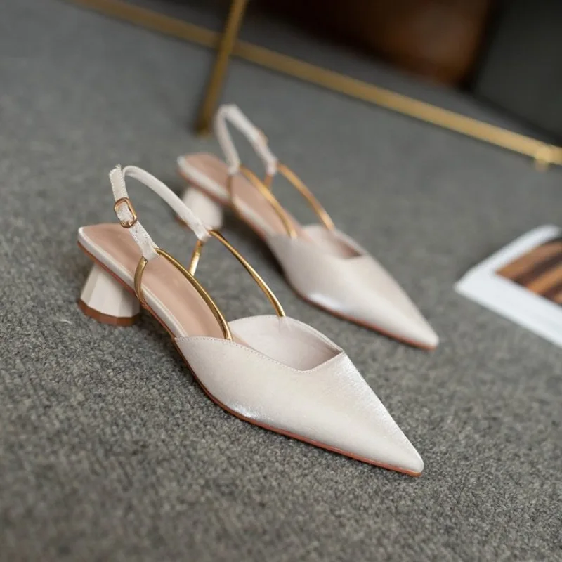 

Сандалии, пикантная женская обувь, 2024, женские туфли с пряжкой и ремешком, туфли на кошачьем каблуке для девочек, новые остроконечные низкие летние удобные резиновые ткани Sl