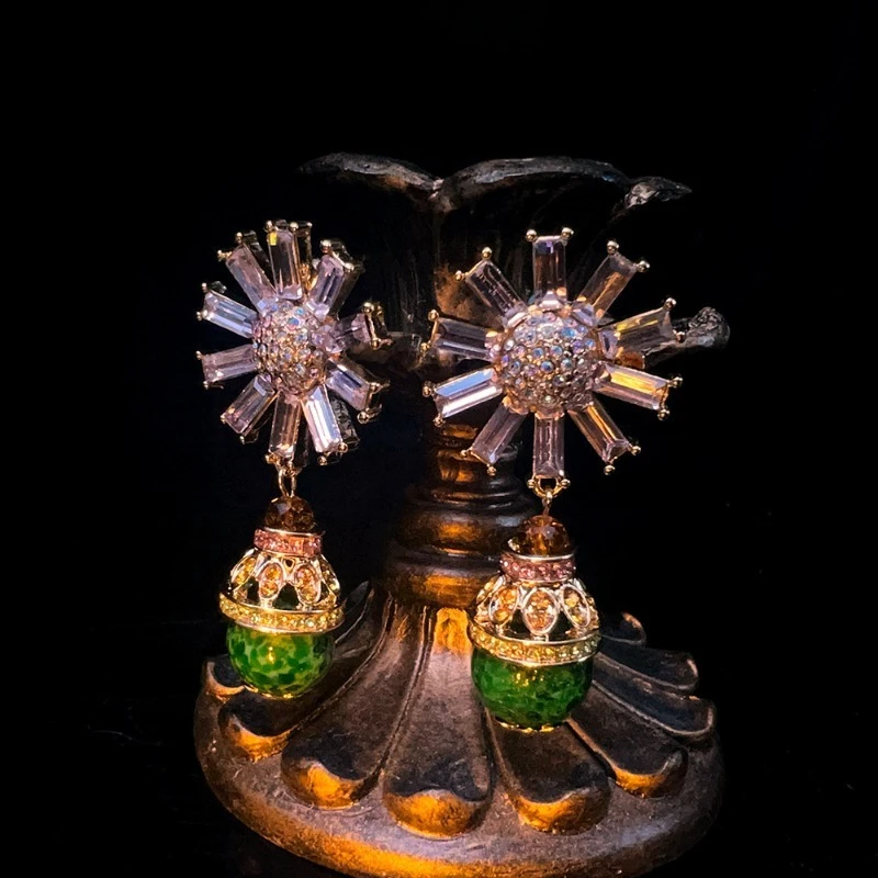 

Luxury Flower Earrings for Women Green Stone Dangle Earrings Elegant Crystal Daisy Earring Retro Party Wedding Jewelry Gift