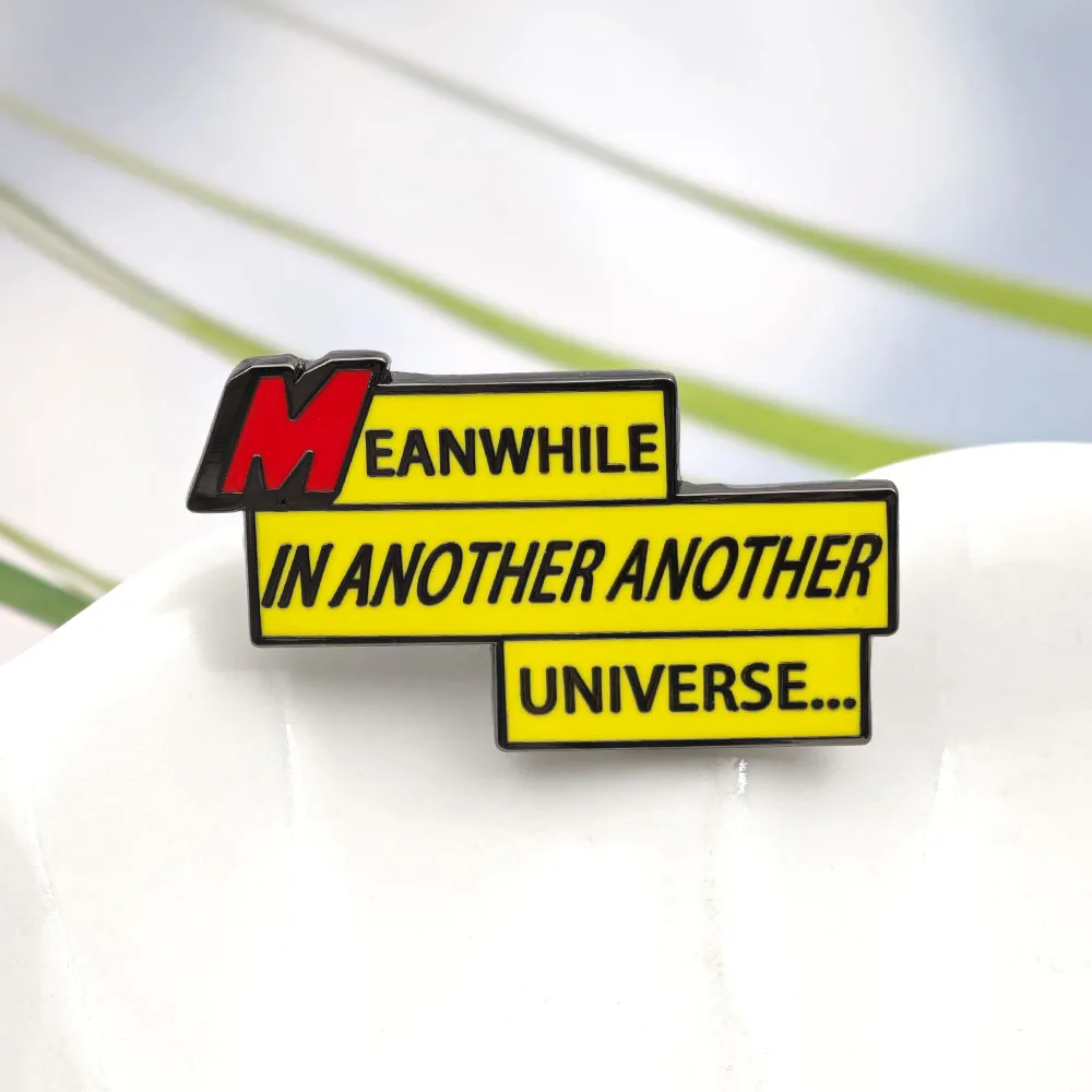 Inzwischen in einem anderen Universum Emaille-Pin Retro-Comic-Broschen Gelbe Beschriftungsbox-Abzeichen Lustiger Geek-Schmuck Geschenk – Detail 11