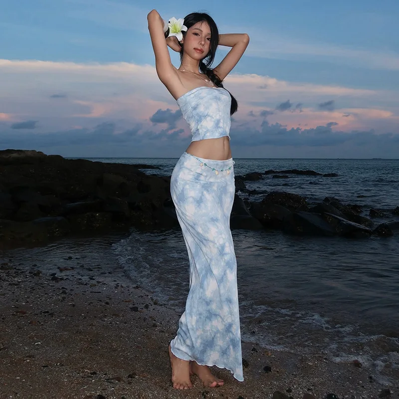 

Новый летний сексуальный облегающий топ без бретелек с открытым пупком + темпераментная юбка с высокой талией, два комплекта