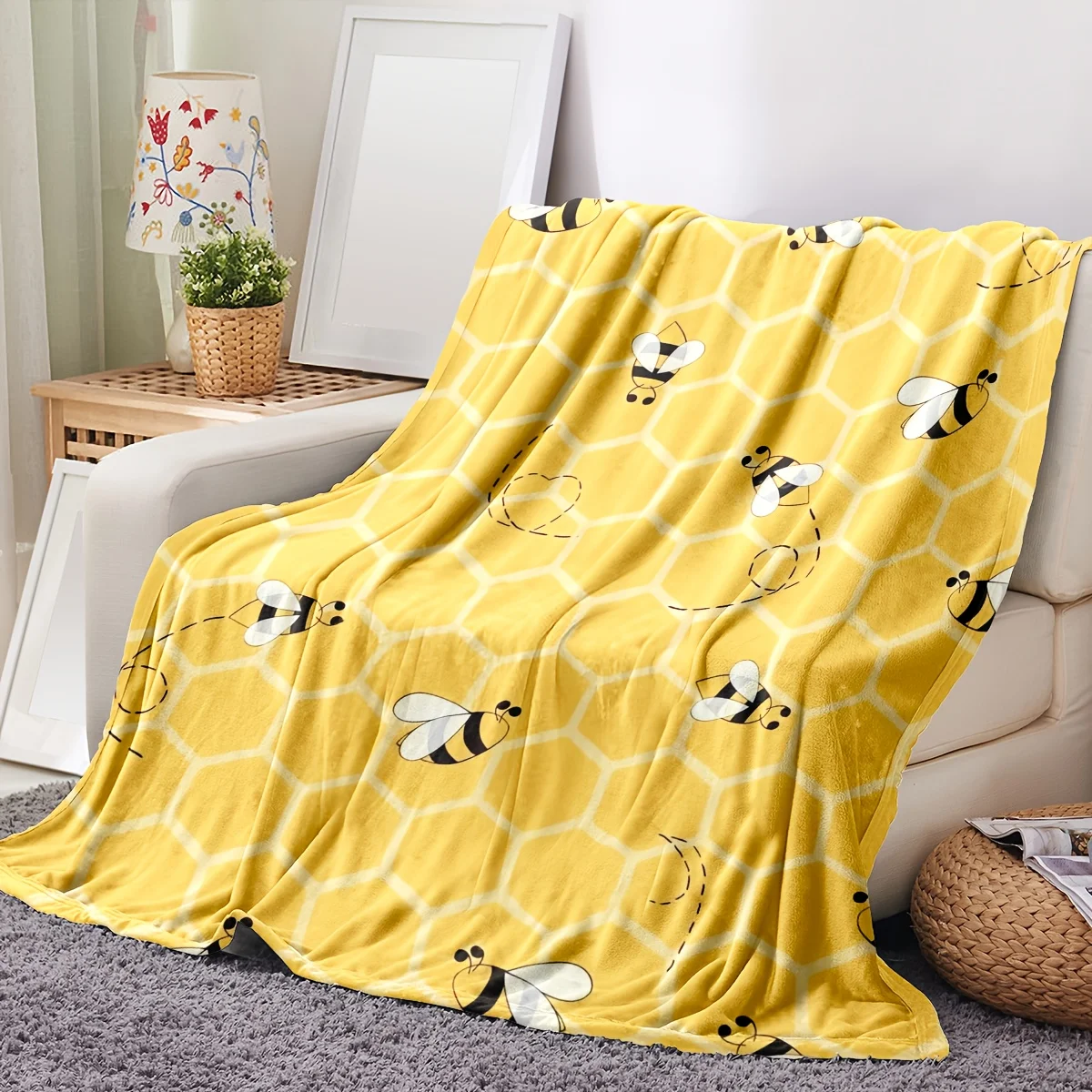 Ultra Soft Yellow Bee Pattern Throw Blanket Polyester Flannel Fleece Cozy Couch Decor for Sofa Bed Winter Autumn Living Room Gif