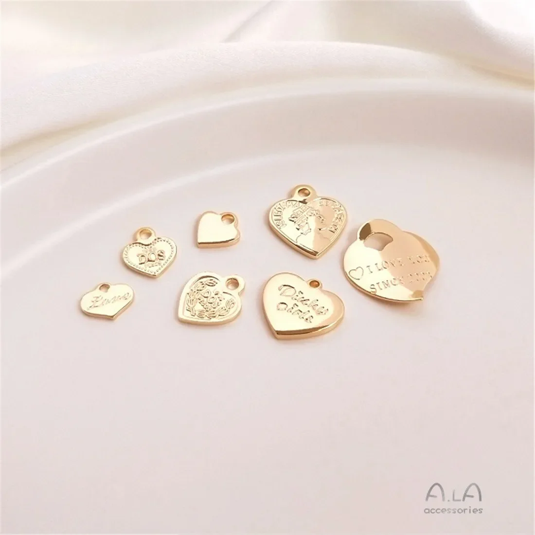 14K Gold-Color Heart-shaped Peach Heart Engraved Letter Pendant, Queen Avatar, Tag, DIY Jewelry, Earrings, Pendant D028