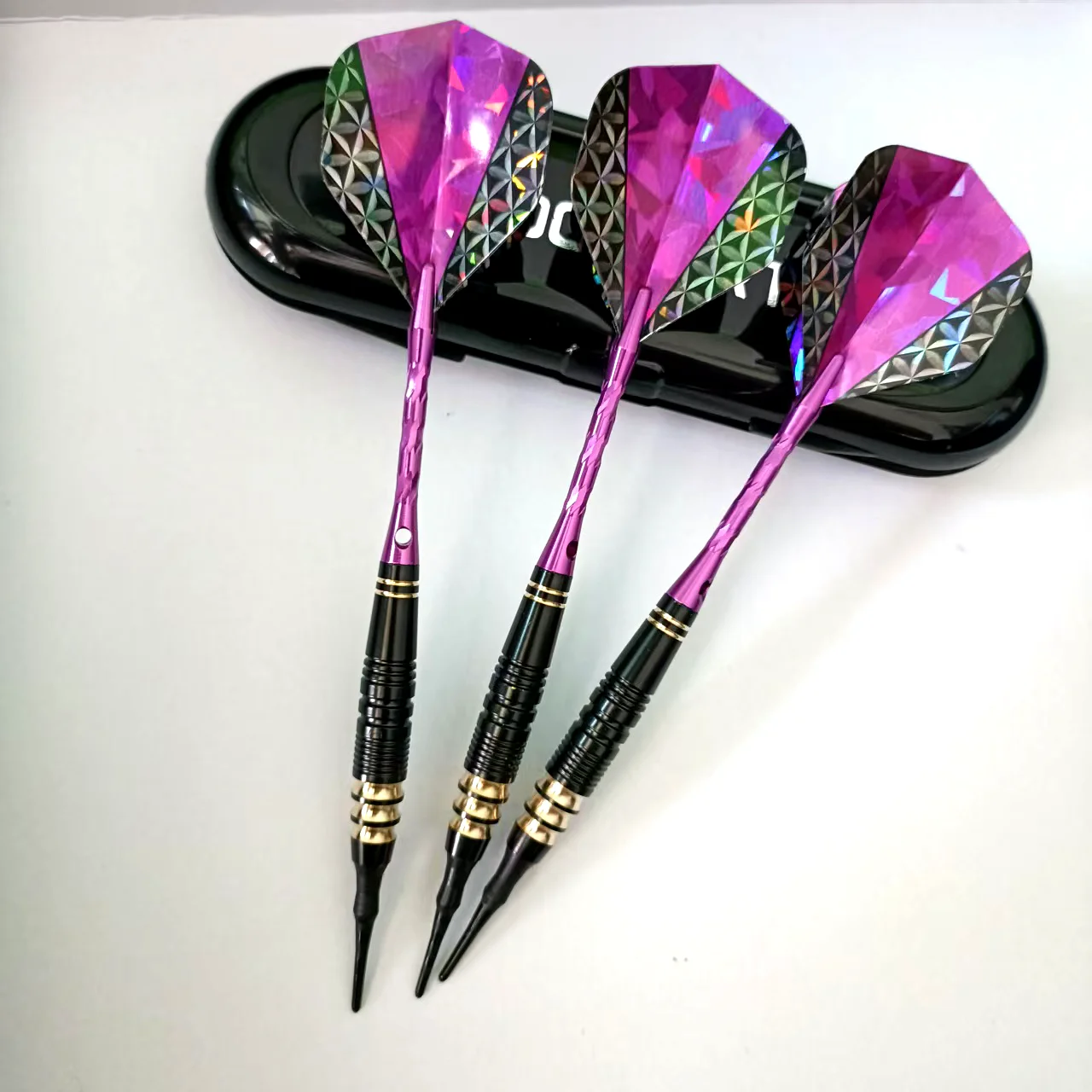 

Фиолетовые мягкие остроконечные дротики (3 шт.), 18 г, с корпусом из алюминиевого сплава и лазерной разметкой - Противоскользящие латунные дротики для электронных дартбордов