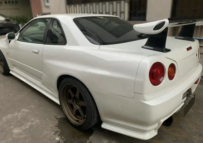 

Подходит для крыла из стекловолокна для комплекта для переоборудования nissan R34 GTT GTR Заднее крыло OE (можно использовать с комплектом для переоборудования TT в R)
