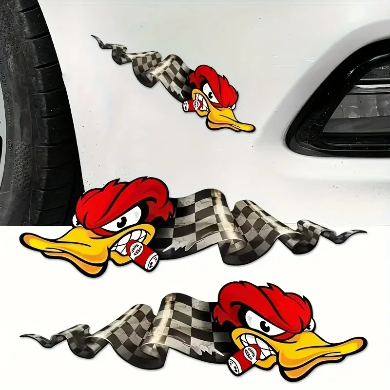 2 قطعة بطة سباق مع علم متقلب سيارة دراجة نارية ملصق الكرتون تصميم السيارات موتو ملصق مائي لتزيين السيارة