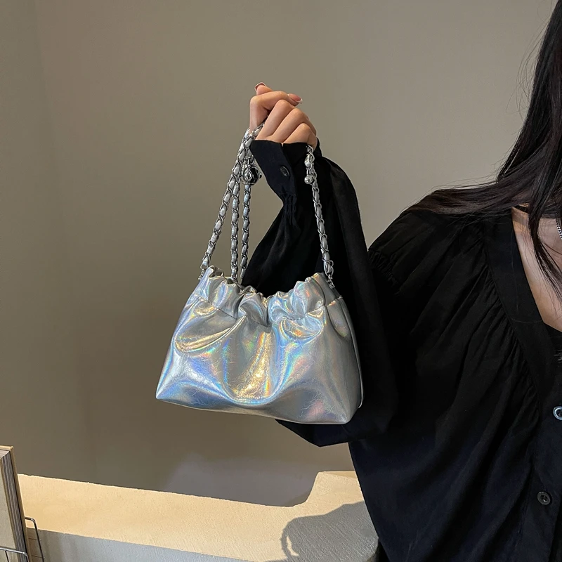 Sommer-High-End-Nische, bunte silberne Falttasche für Damen, 2025, neue leichte Luxus-Modekette, Umhängetasche, Handytasche