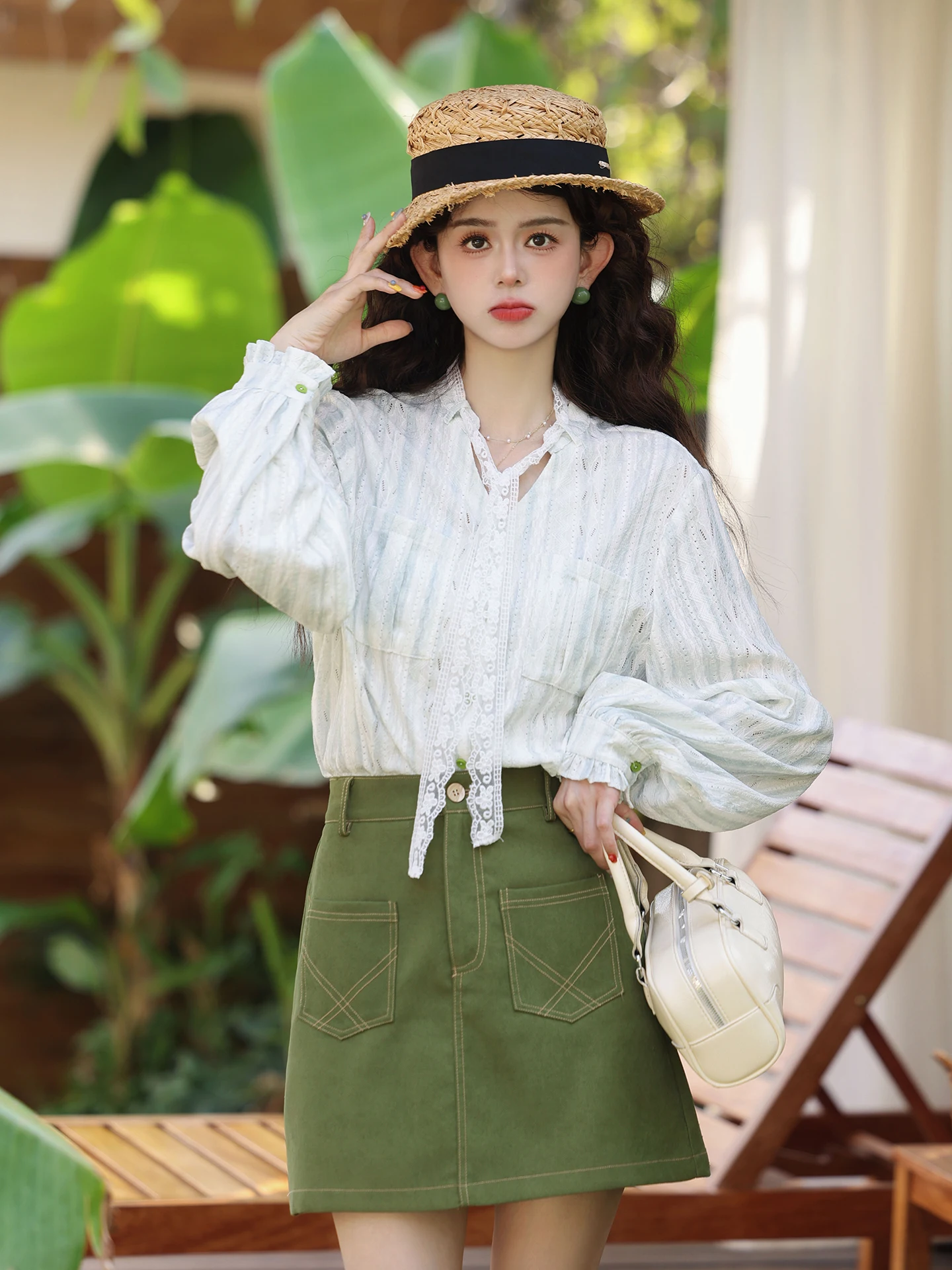 

Chen Jiajie Qingmei Zhushu Elegant Women's Shirt Versatile Beautiful Early Spring Top Retro Style Striped Long Sleeve V-Neck