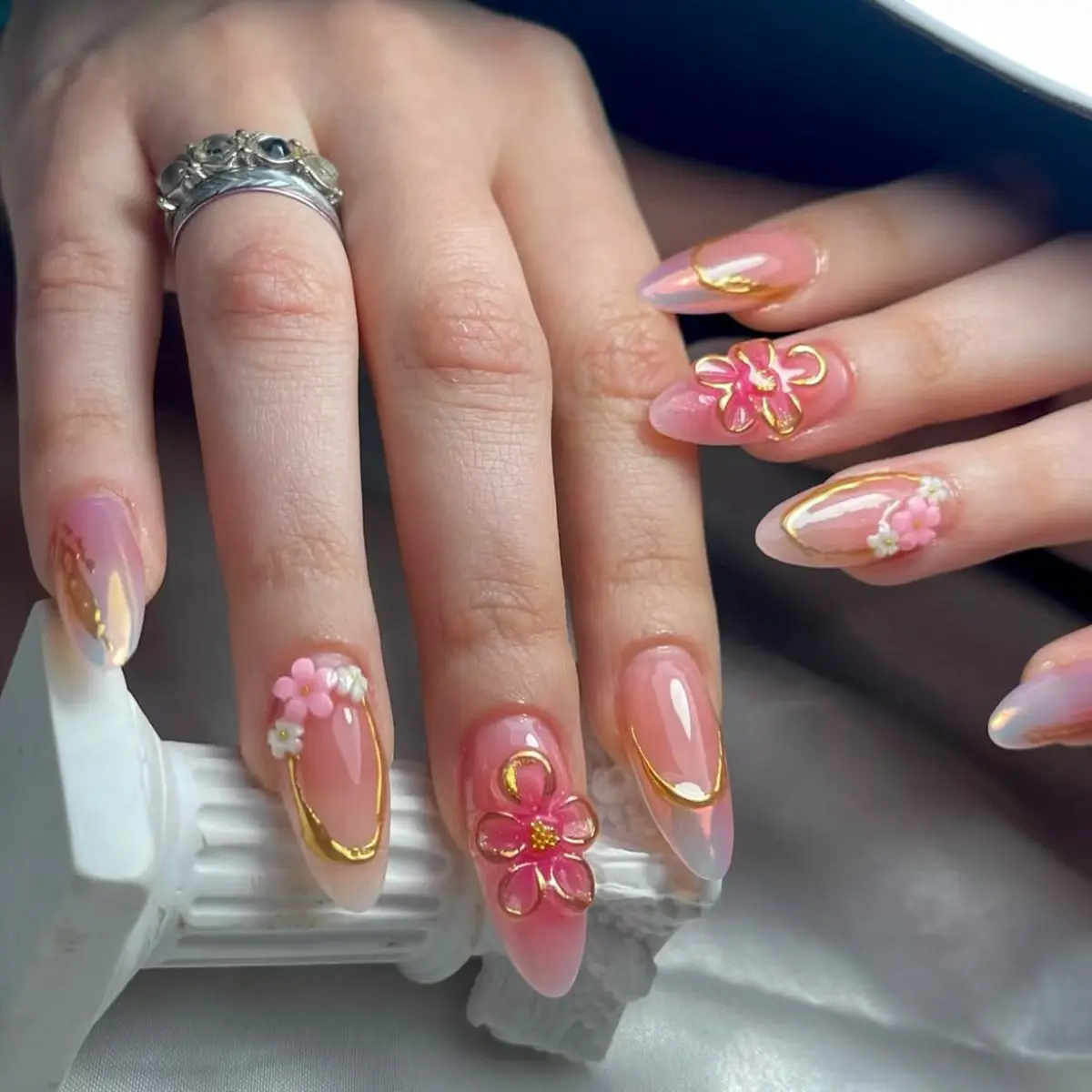 24Pcs White Edge French Fake Nails Press on Mid-length Almond Reusable False Nails with 3D Flower Gilding Full Cover Nails Tips