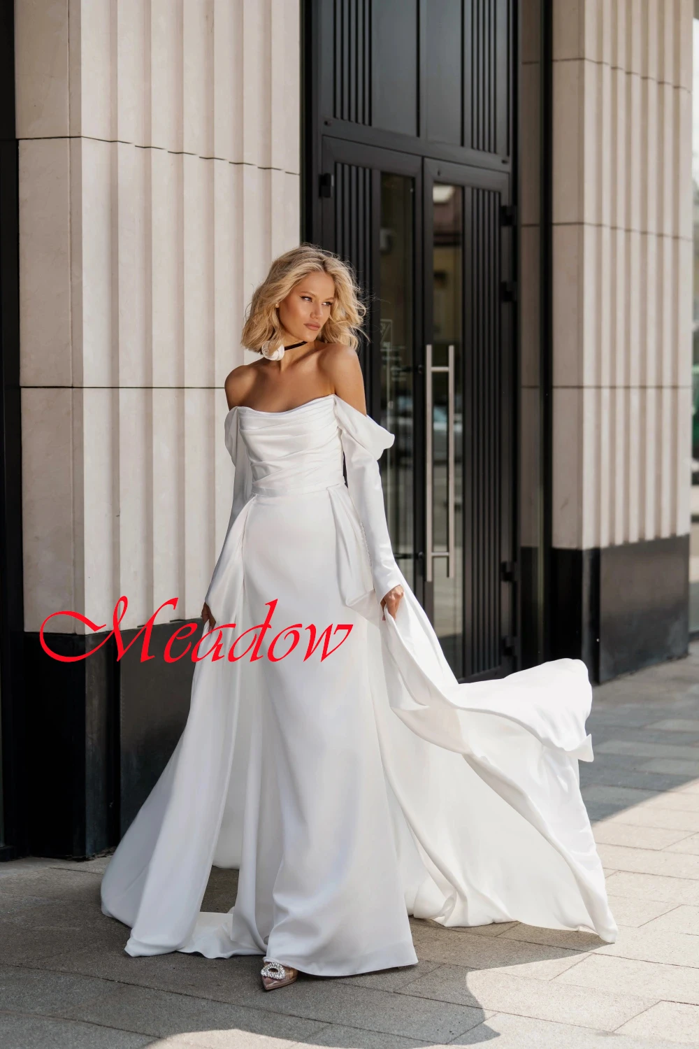 Personalizado requintado vestido de casamento de cetim branco de alta qualidade sem alças mangas compridas capela trem sem costas vestidos de noiva