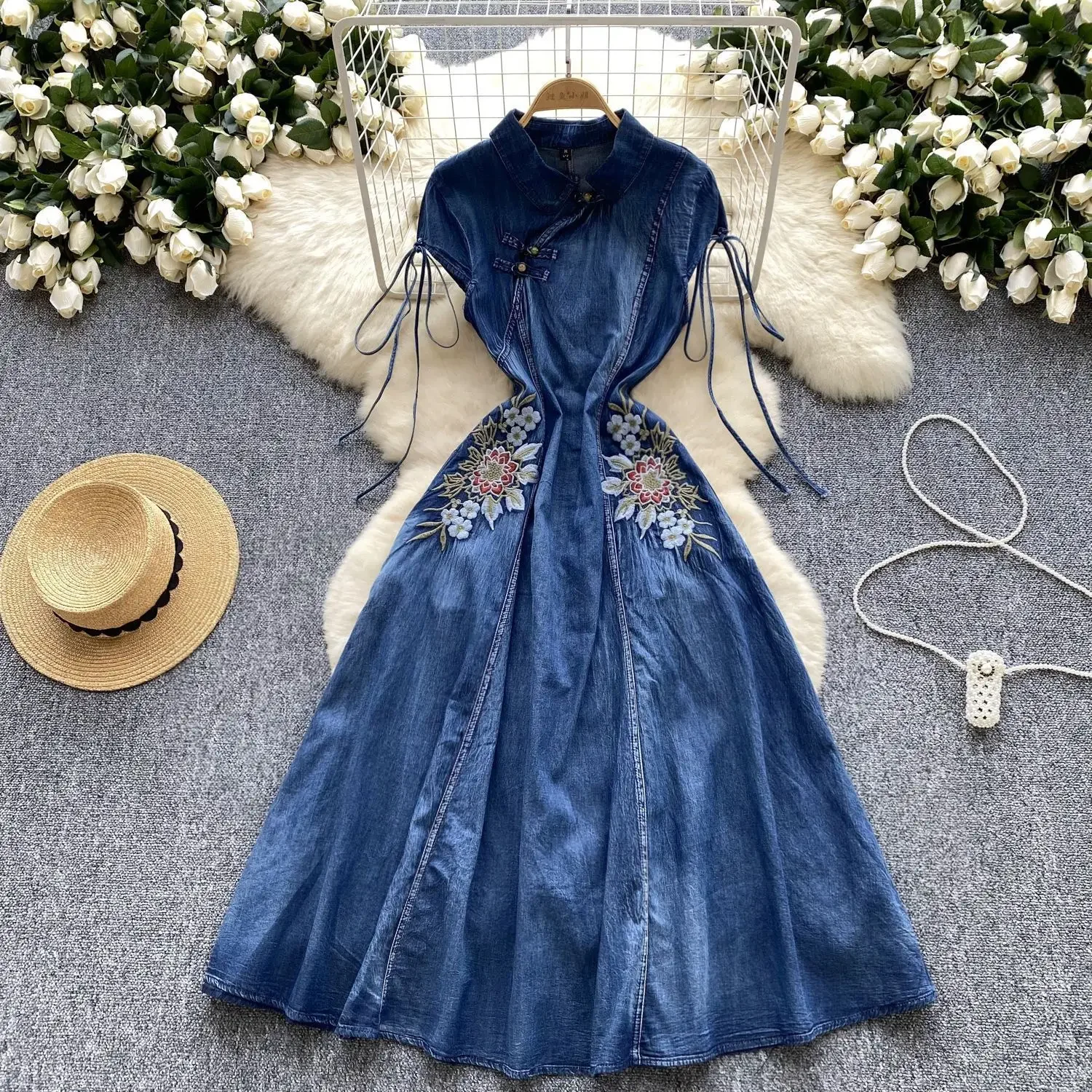 

New Chinese-style Retro Elegant Denim Dress, High-end French Style Stand-up Collar Short-sleeved Lace-up Embroidery Long Dress